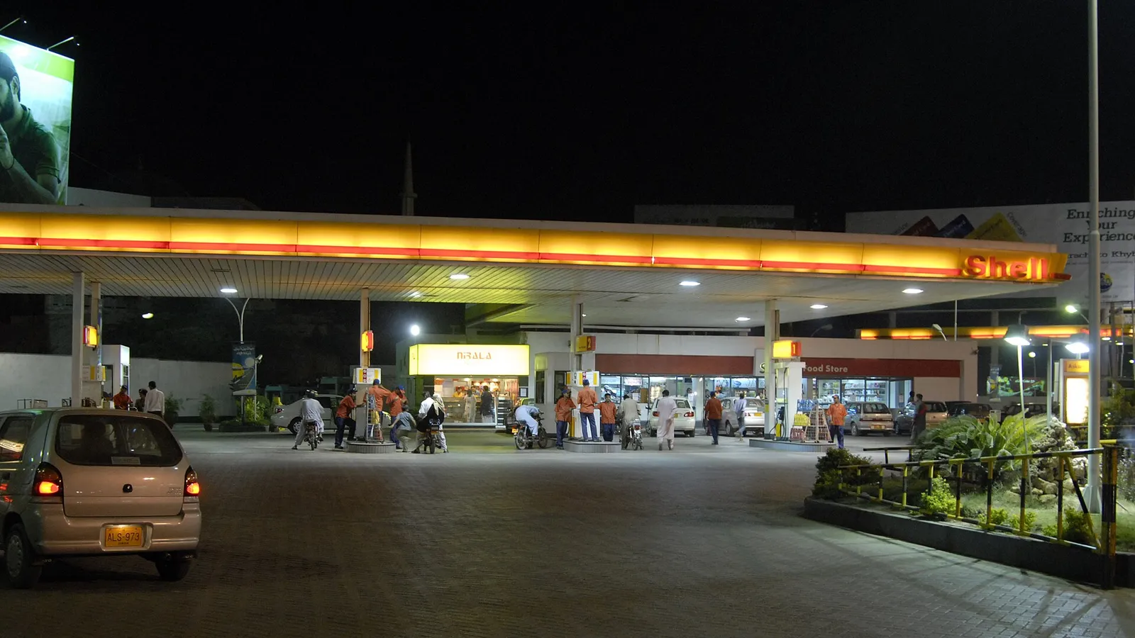 A Shell petrol station in Karachi at night
