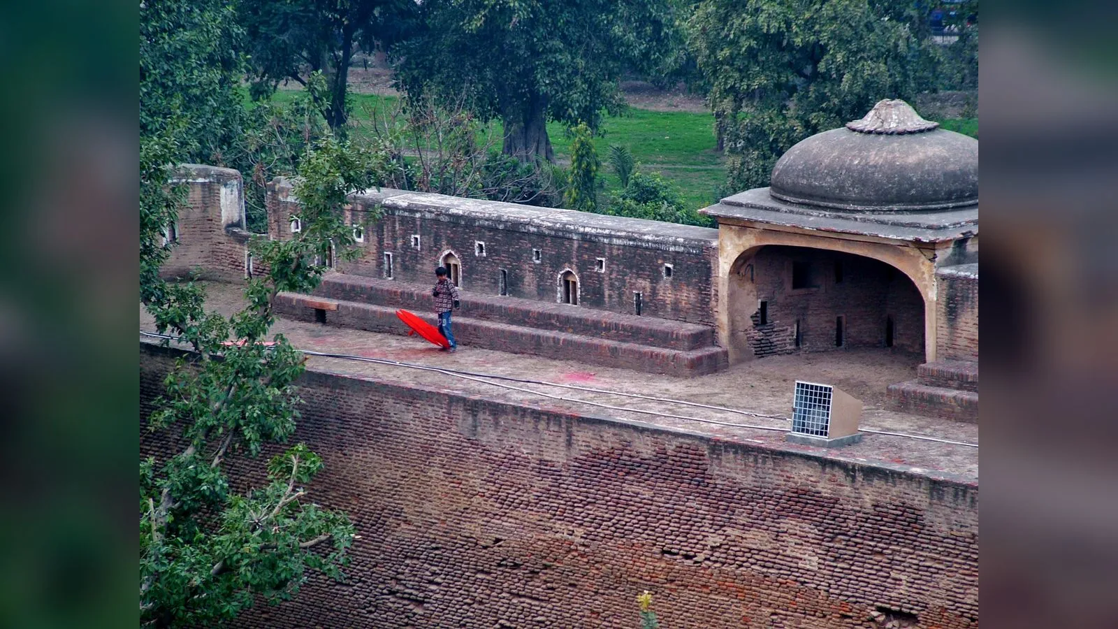 A child flying a kite on the walls of the Lahore Fort