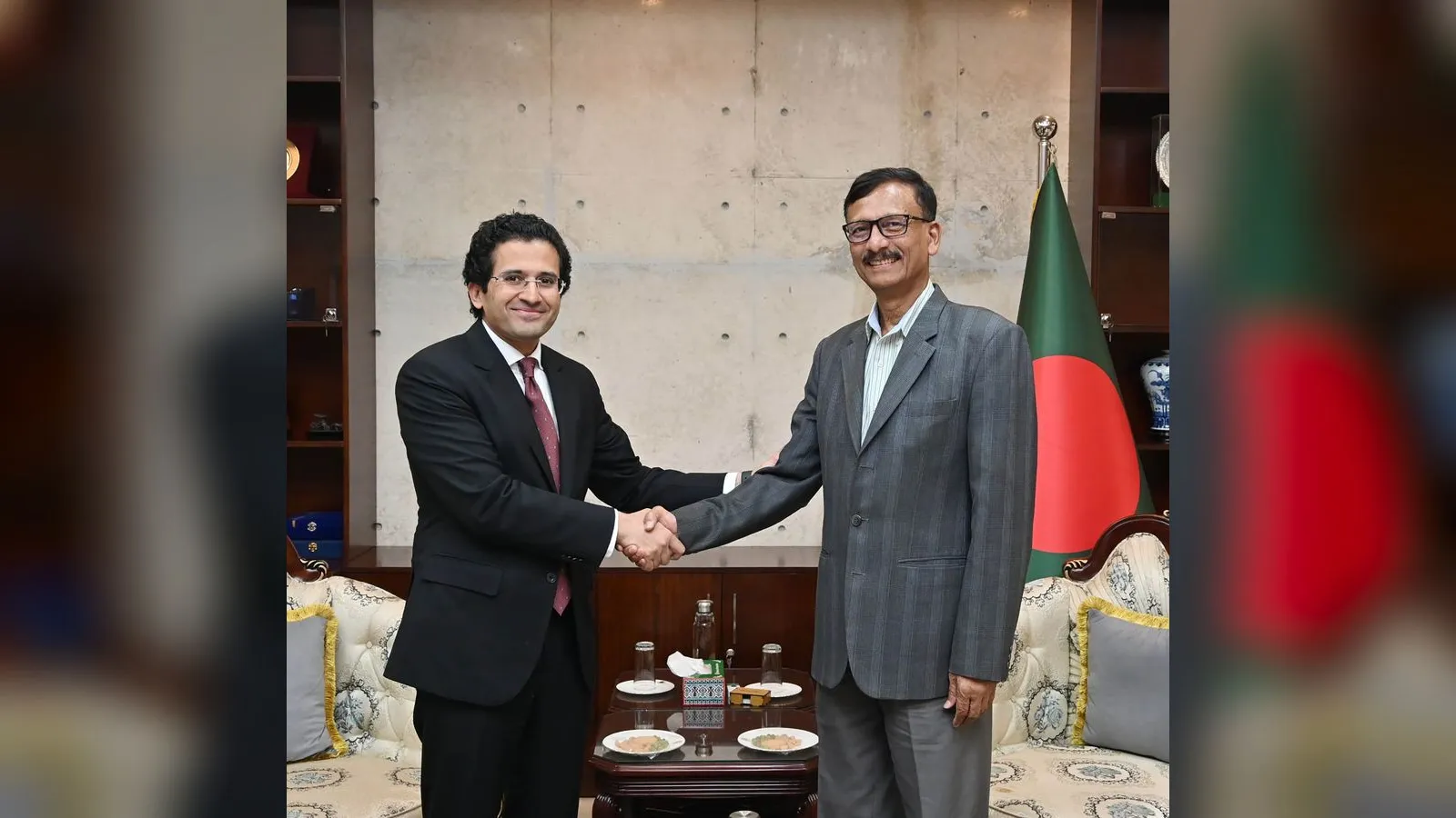 Petroleum Minister Ali Pervaiz Malik shakes hands with a foreign official