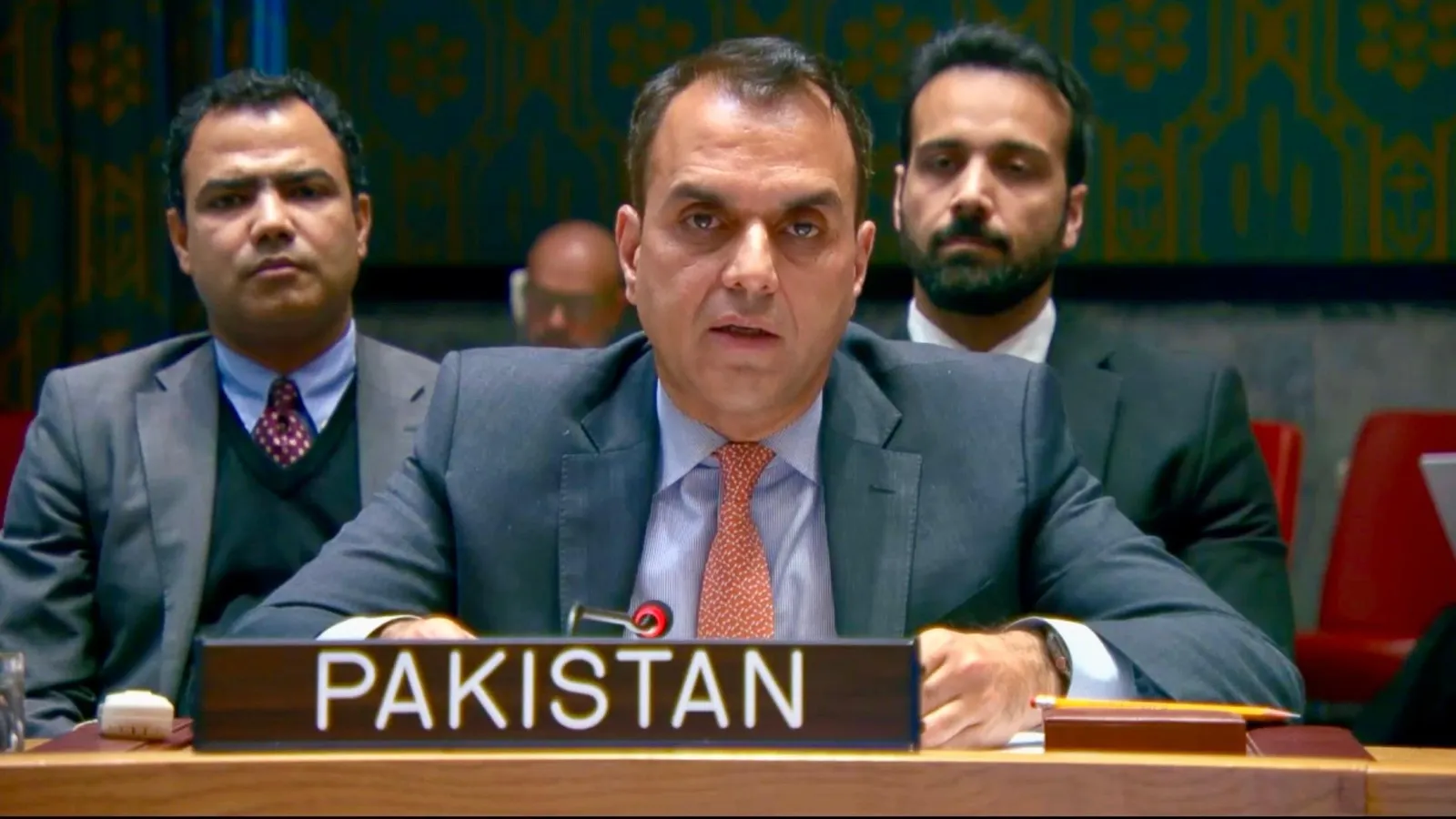 Ambassador Usman Jadoon speaks at the UN Security Council behind a Pakistan nameplate
