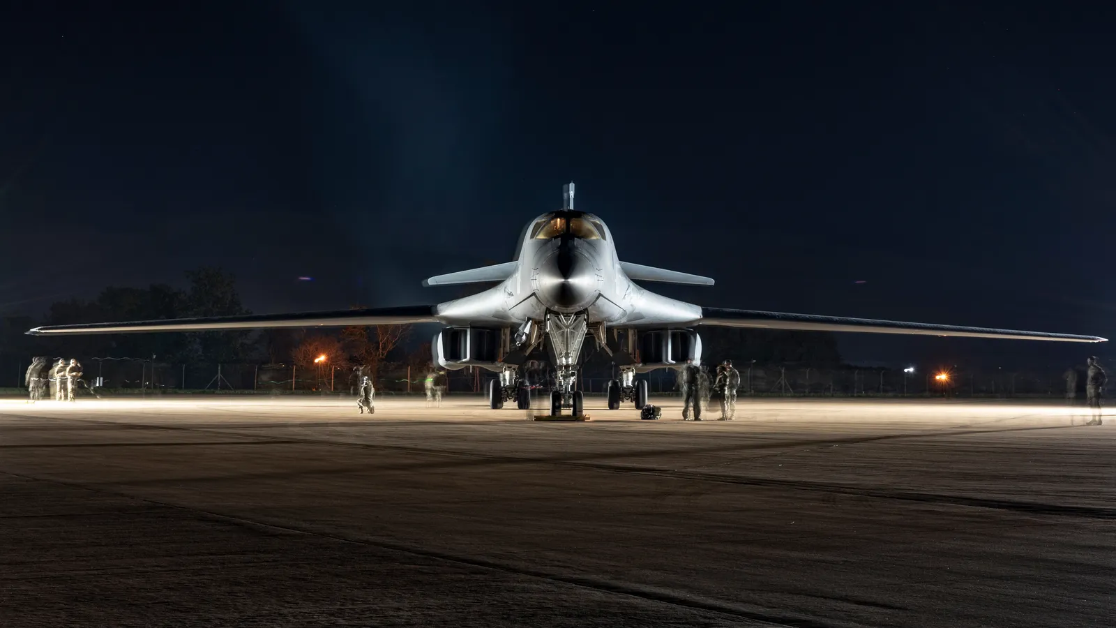 A US B-1B Lancer bomber on the runway at RAF Fairford at night