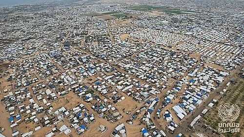 Tents of displaced Palestinians stretching across the Al-Mawasi area of the Gaza Strip